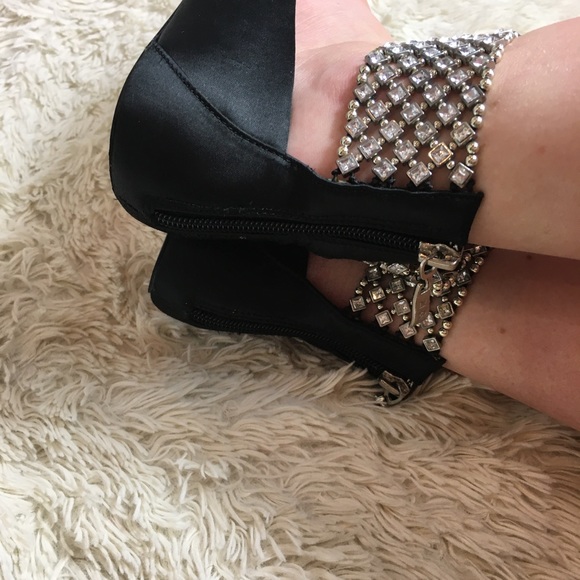 ZiGiny Hostile black flats faux diamond ankle band - Picture 7 of 13